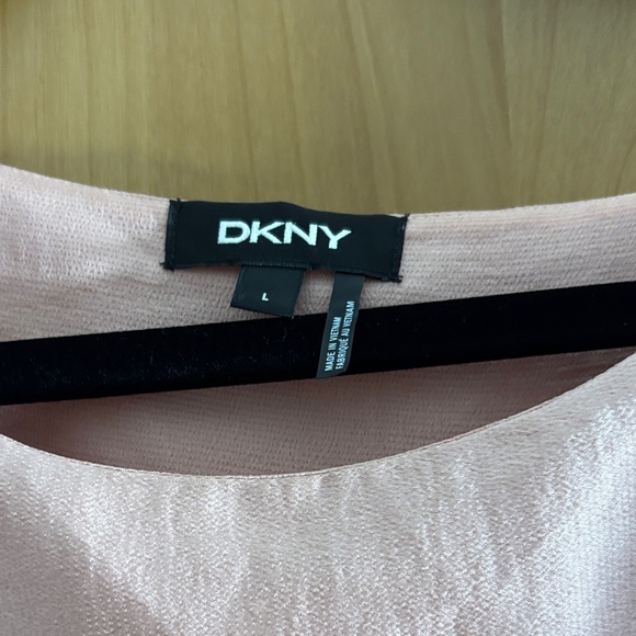 DKNY Light Pink Textured Blouse size large - Picture 2 of 3
